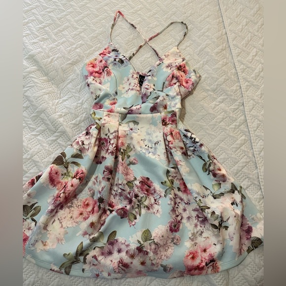 Beautiful sky blue dress - Picture 1 of 3